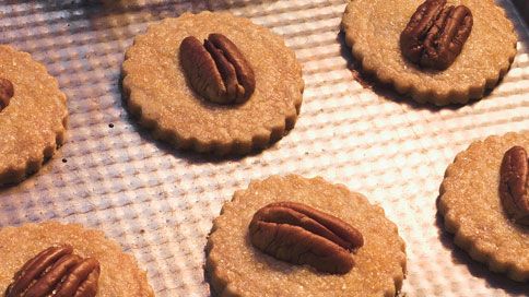 Easy Cinnamon Pecan Shortbread Bars: Slice & Bake Perfection